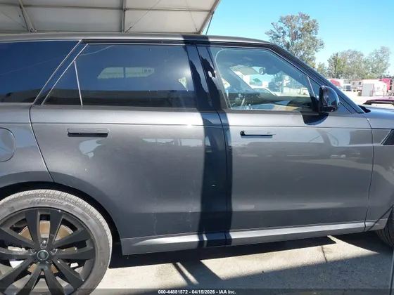 2025 Land Rover Range Rover Sport SE
