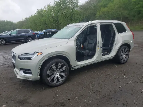2022 Volvo XC90 Inscription