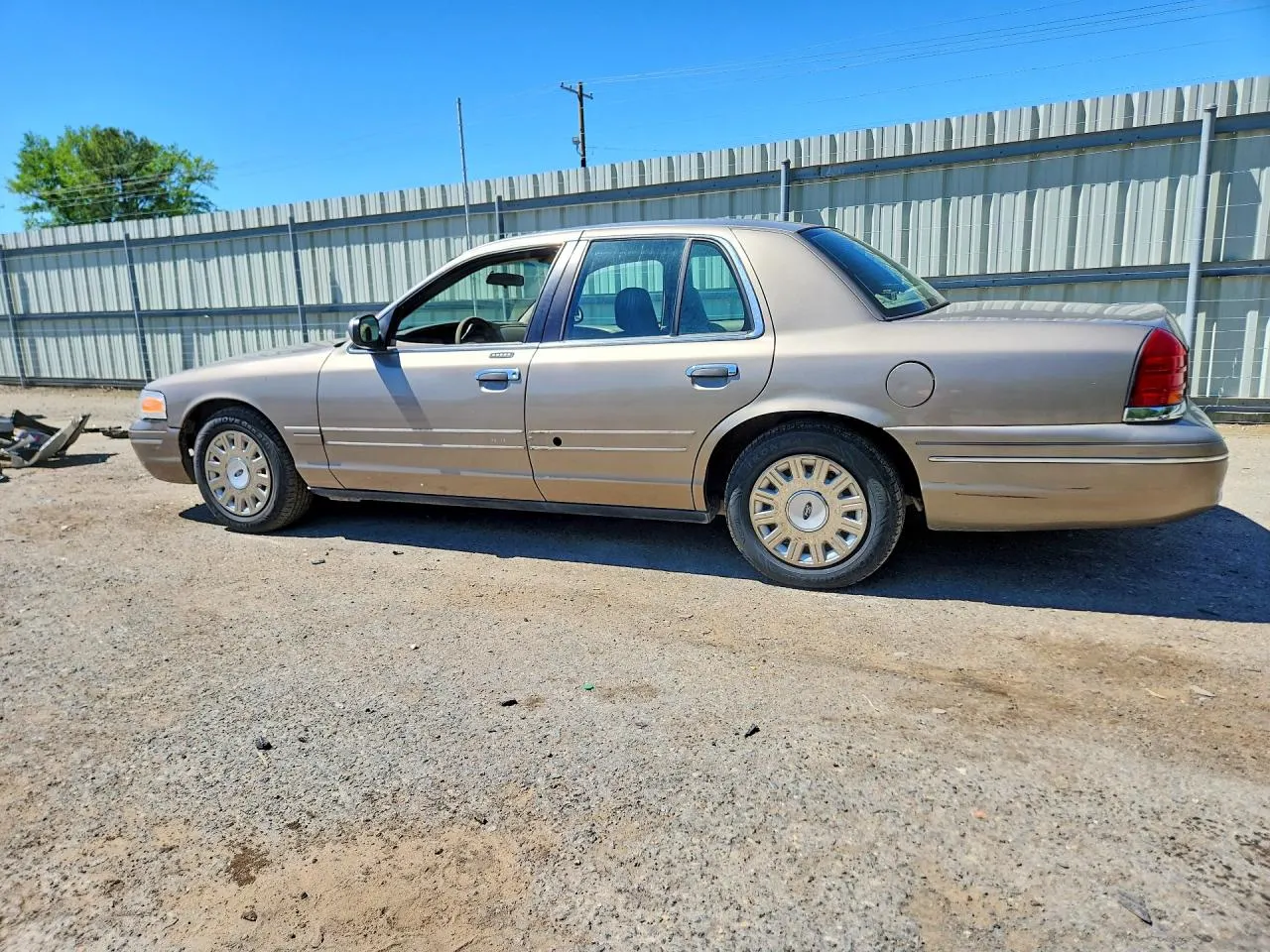 2003 Ford Crown Victoria Standard