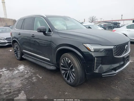 2025 Volvo XC90 Plug-In Hybrid Plus