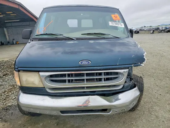 1998 Ford Club Wagon XL