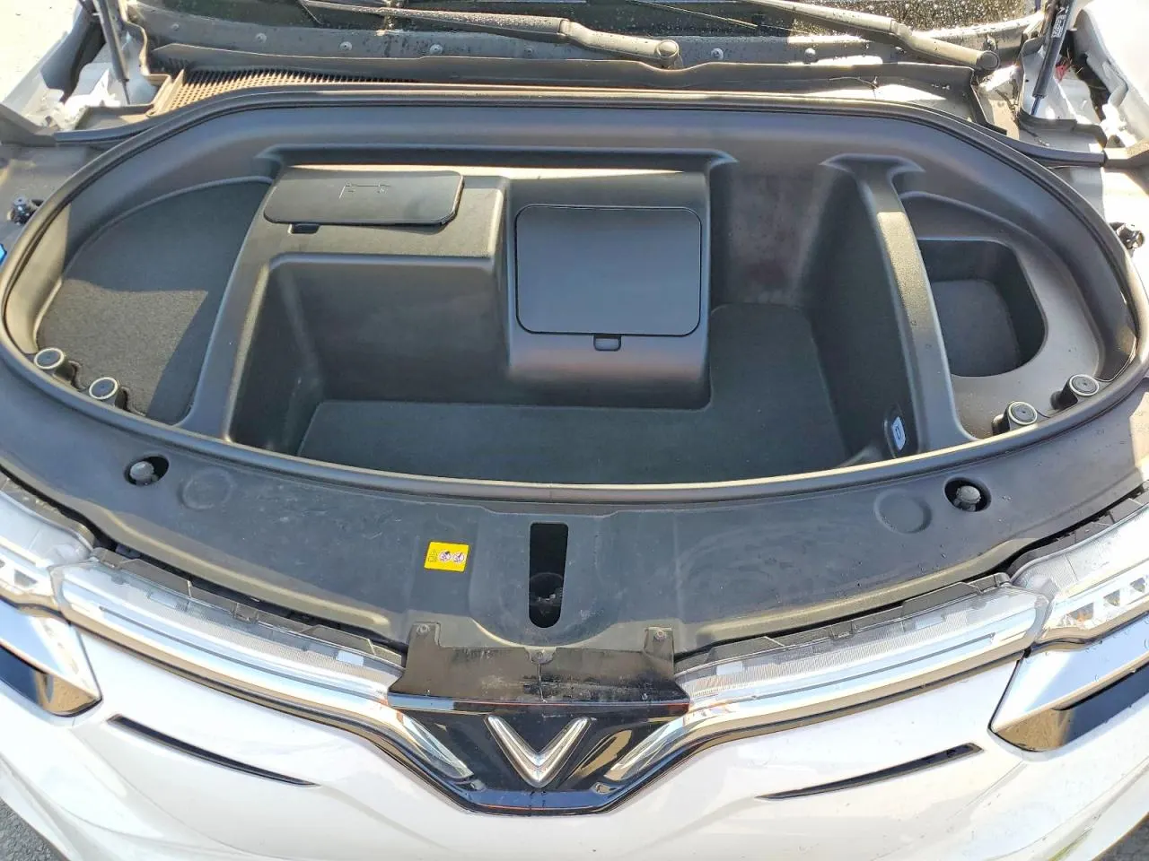 2024 VinFast VF 8 Eco