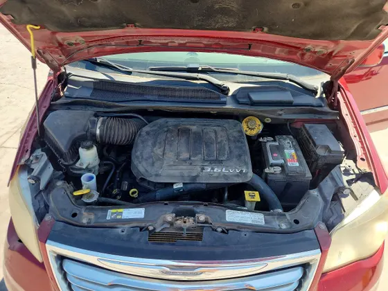 2013 Chrysler Town & Country Touring