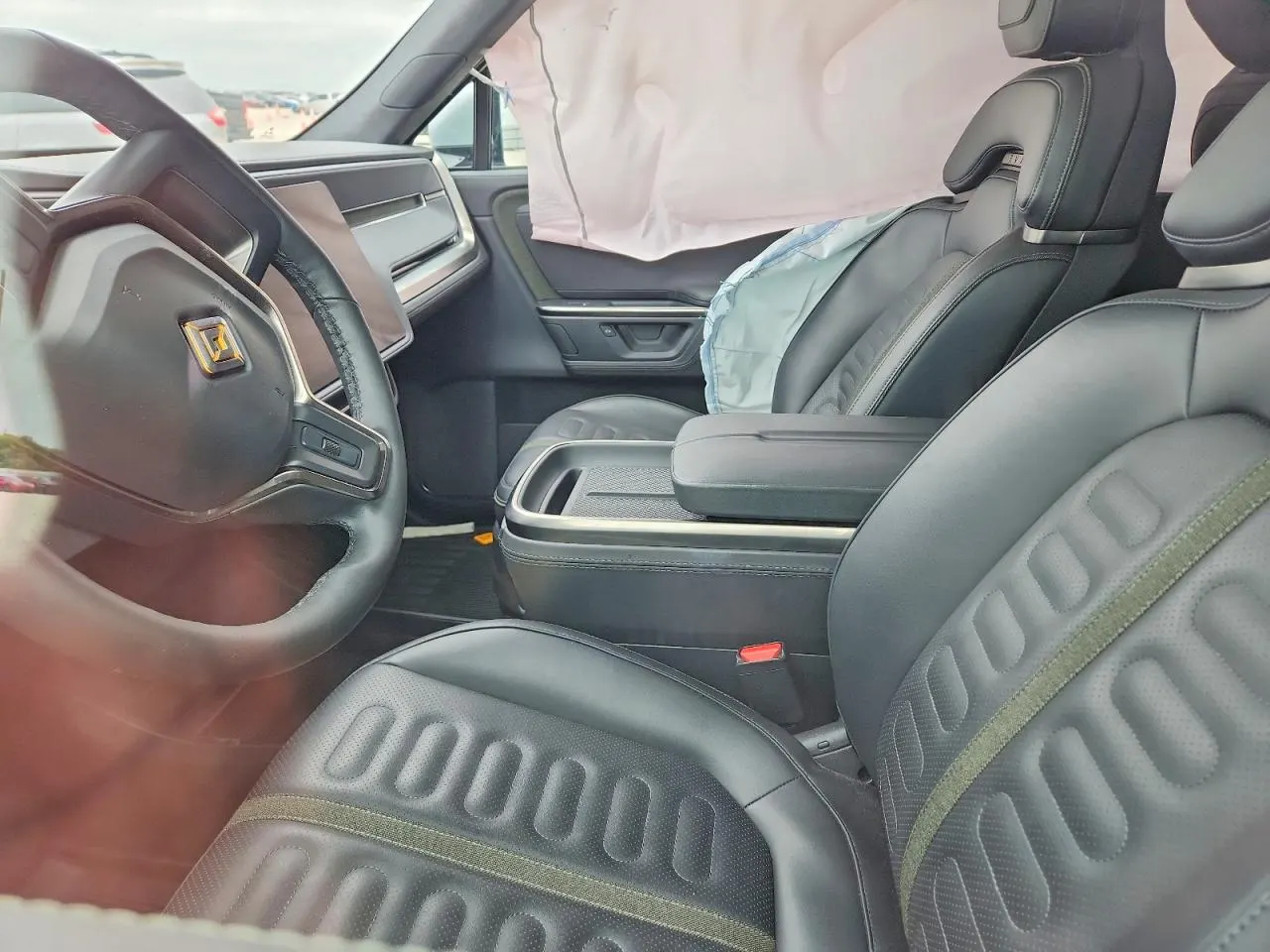 2025 Rivian R1S Adventure