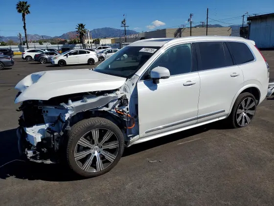 2024 Volvo XC90 Recharge Plug-In Hybrid Plus Bright Theme