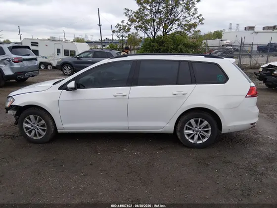 2017 Volkswagen Golf SportWagen S