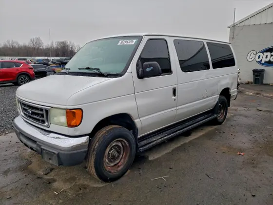 2004 Ford Econoline Wagon XL
