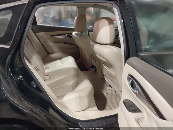 2011 INFINITI M56