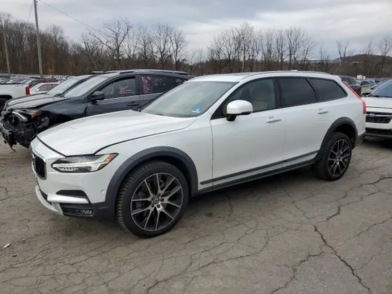 2018 Volvo V90 Cross Country