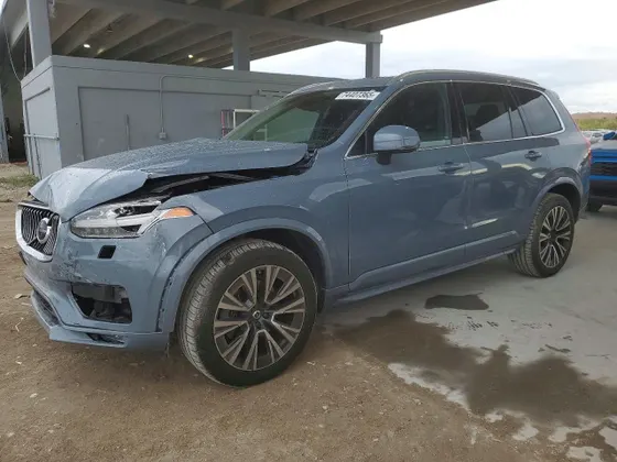 2021 Volvo XC90 Momentum