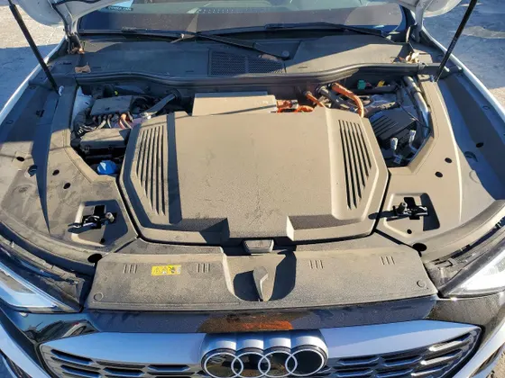 2024 Audi Q8 e-tron Sportback S line Premium Plus