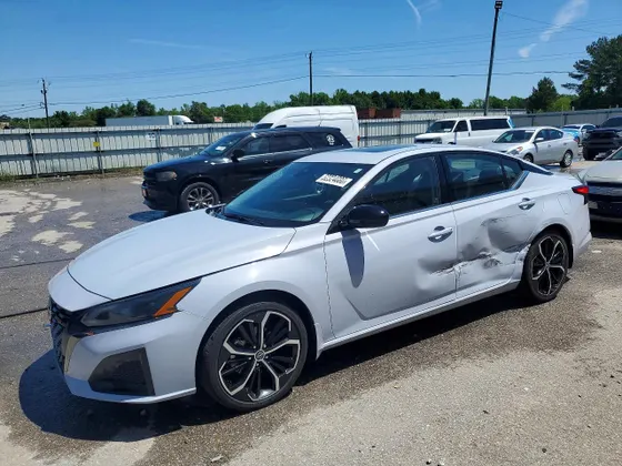 2024 Nissan Altima 2.5 SR