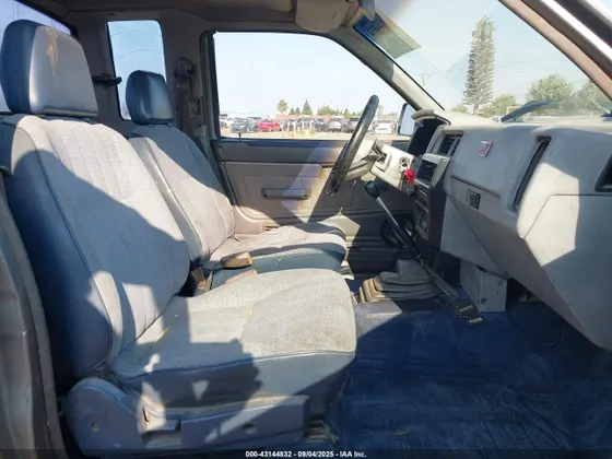 1989 Nissan Hardbody King Cab 2WD KING CAB