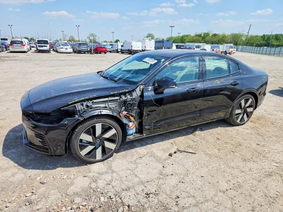 2024 Volvo S60 Recharge Plug-In Hybrid Ultimate Dark Theme