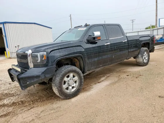 2015 GMC Sierra 3500HD available WiFi Denali