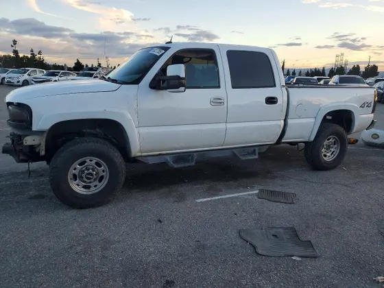 2004 GMC Sierra 2500 Crew Cab SLT