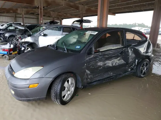 2002 Ford Focus ZX3 Base