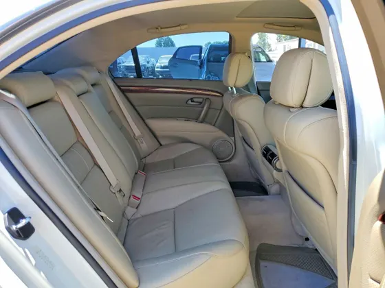 2005 Acura RL