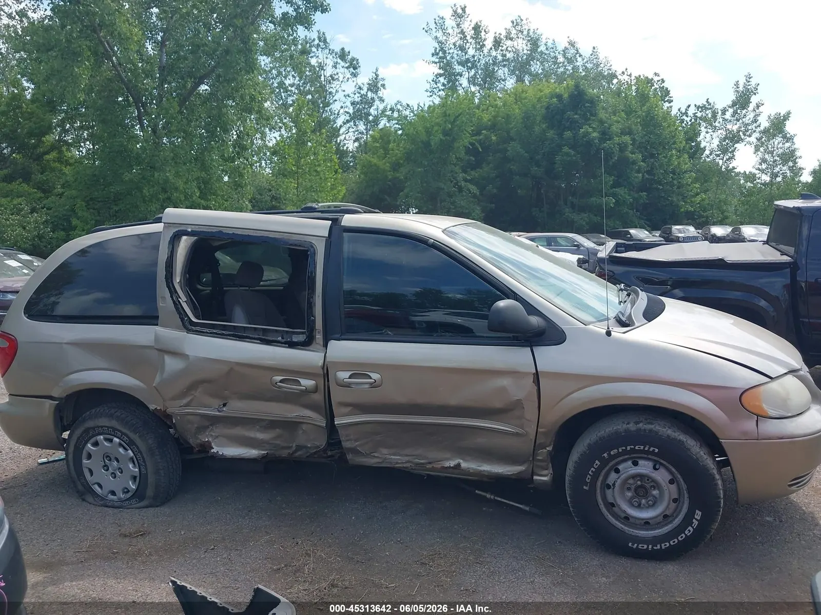2003 Chrysler Town & Country LX