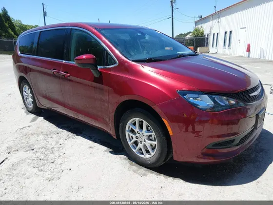2022 Chrysler Voyager LX