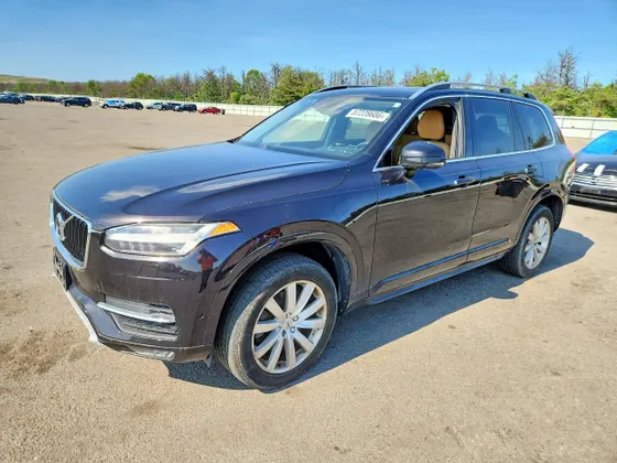 2016 Volvo XC90 T6 Momentum