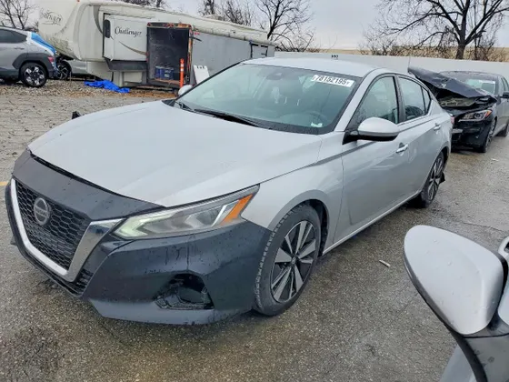 2021 Nissan Altima 2.5 SV