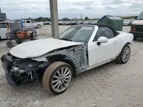 2020 FIAT 124 Spider Abarth