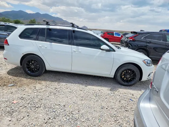 2018 Volkswagen Golf SportWagen S