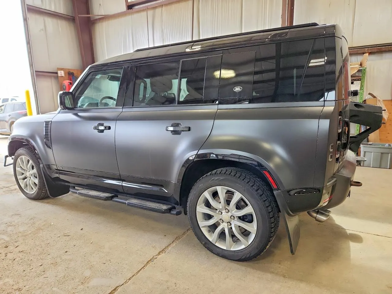 2023 Land Rover Defender V8