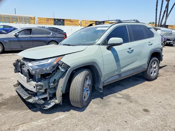 2022 Toyota RAV4 XLE