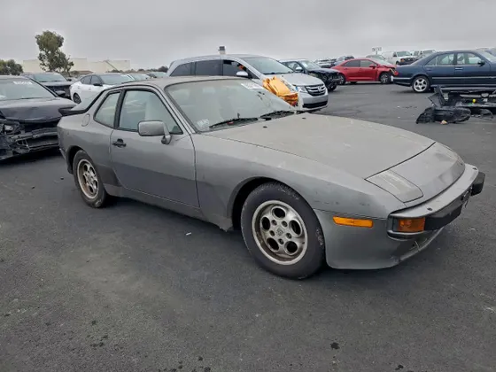 1985 Porsche 944