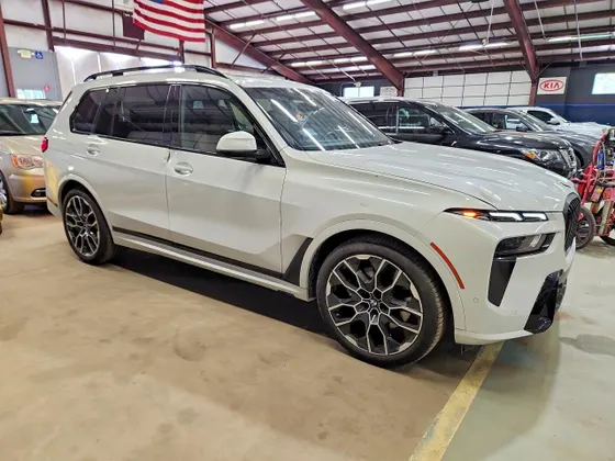 2024 BMW X7 xDrive40i