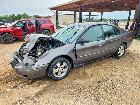 2004 Ford Taurus SE