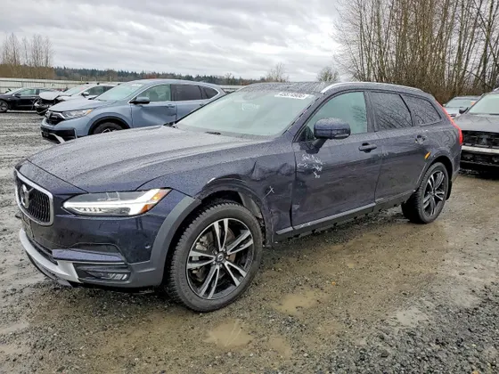 2019 Volvo V90 Cross Country