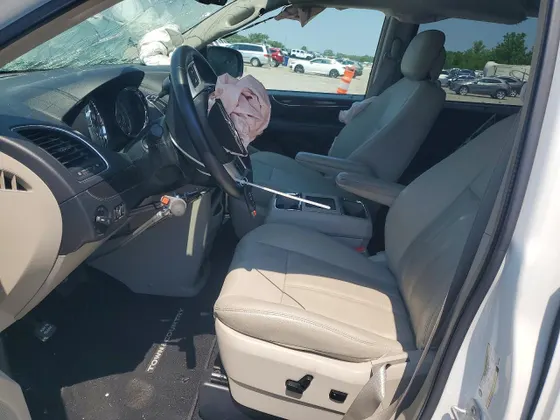 2016 Chrysler Town & Country Touring