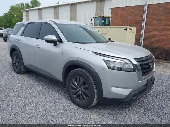 2022 Nissan Pathfinder S