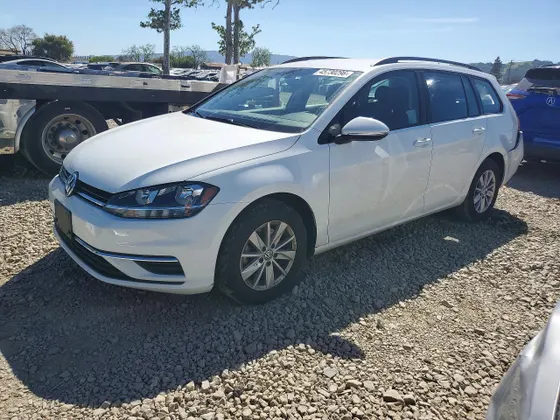 2018 Volkswagen Golf SportWagen S