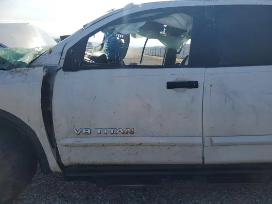 2015 Nissan Titan SV