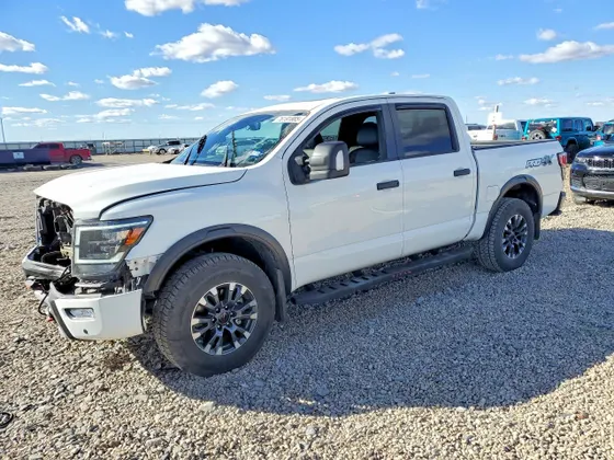 2024 Nissan Titan SV