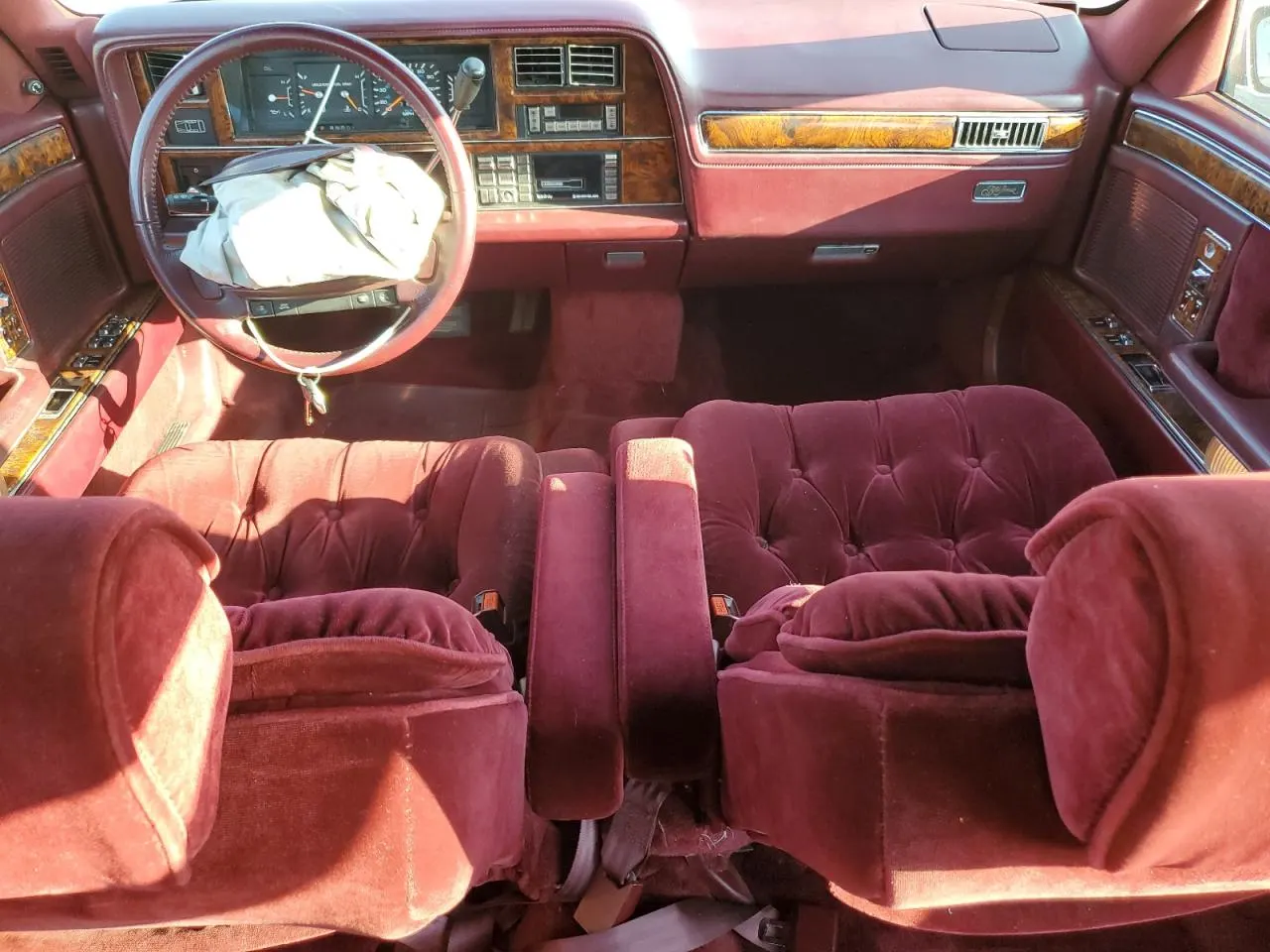 1990 Chrysler New Yorker FIFTH AVENUE