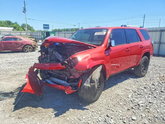 2022 Toyota 4Runner SR5