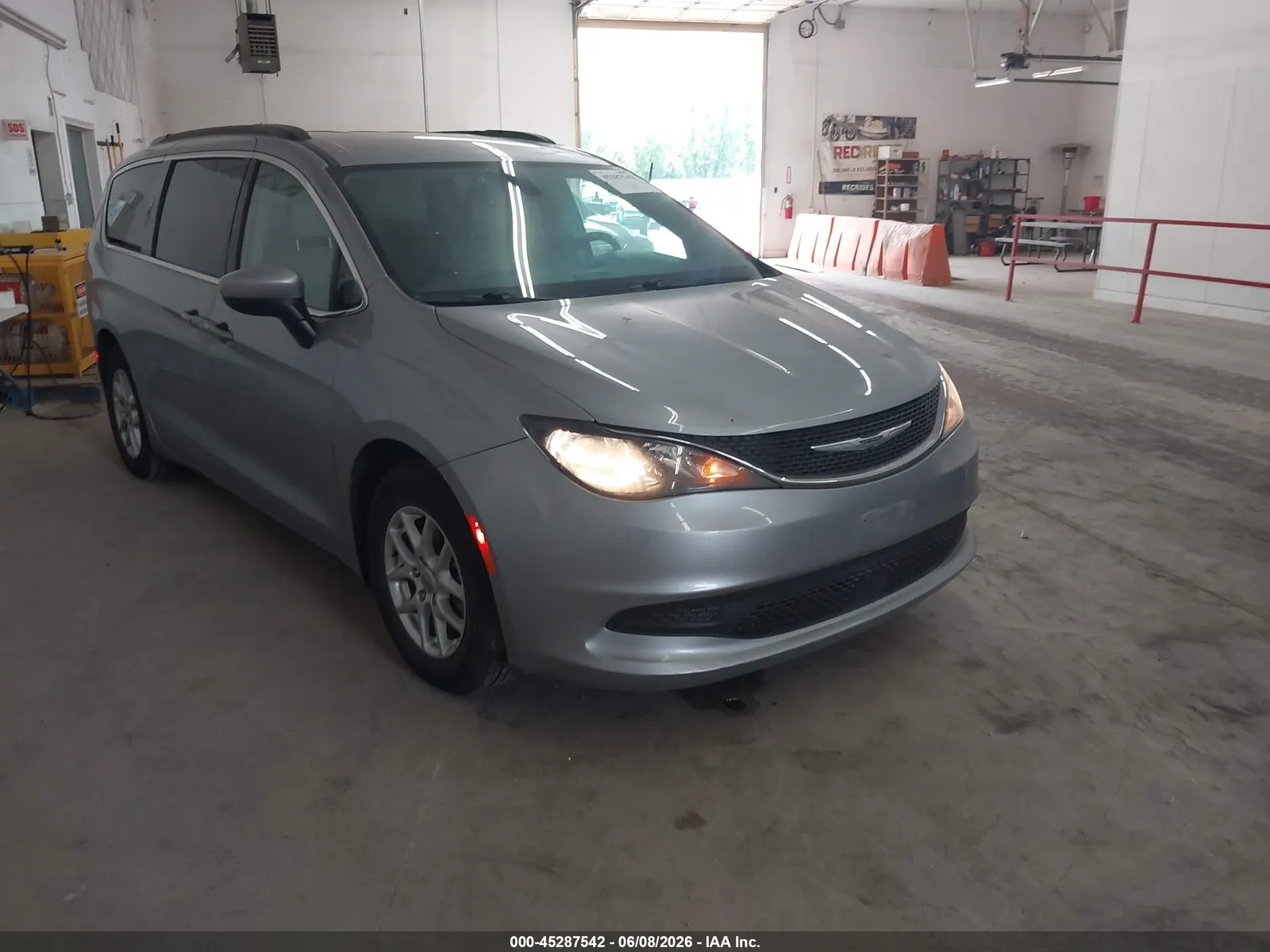 2021 Chrysler Voyager LXI