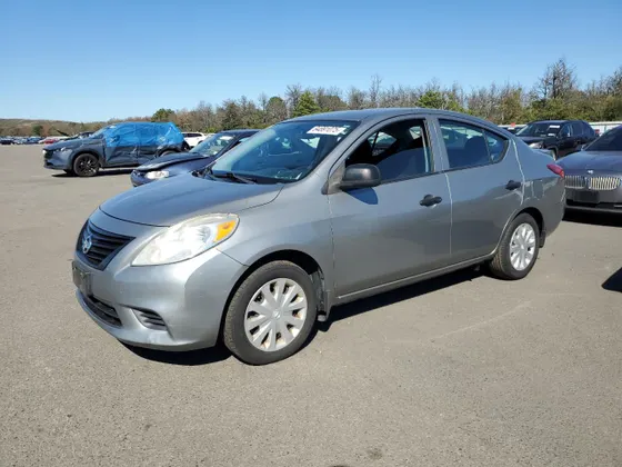 2013 Nissan Versa S Plus