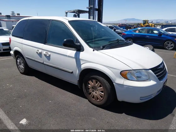 2006 Chrysler Town & Country SWB