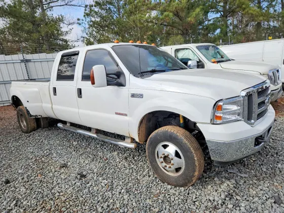 2003 Ford Super Duty F-350 DRW XL