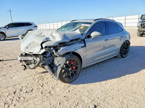 2026 Porsche Macan Turbo
