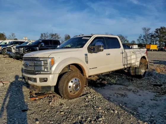 2018 Ford Super Duty F-450 DRW Platinum