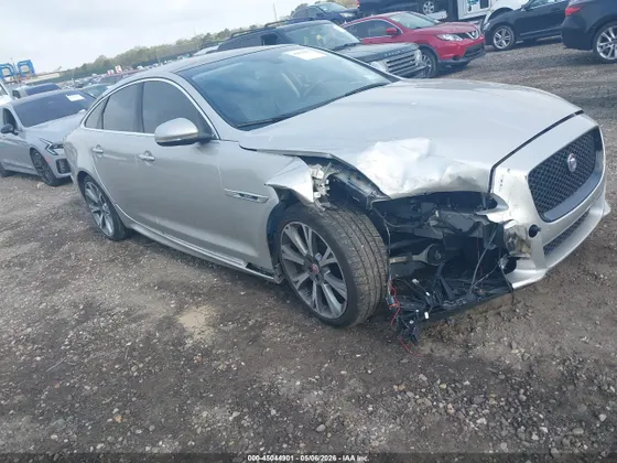2016 Jaguar XJ R-Sport