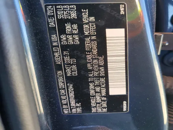 2024 Volvo S60 Recharge Plug-In Hybrid Core Dark Theme