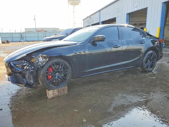 2022 Maserati Ghibli Modena Q4